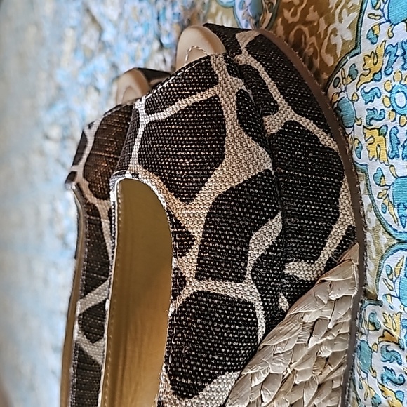 NWOT CL by Laundry Date Night Brown Giraffe Wedges - Picture 7 of 10